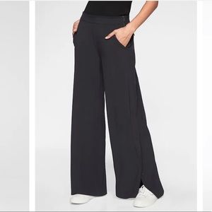 Athleta Gramercy Track Pant in Black